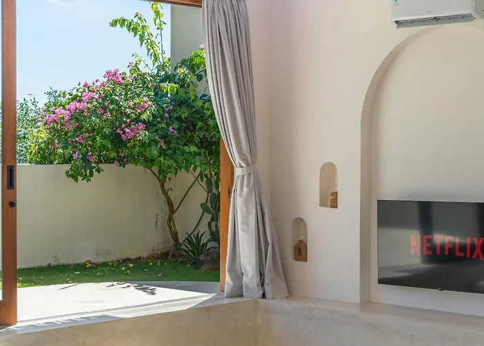 Kahaya - Scenic 2br With Pool & Ocean View *