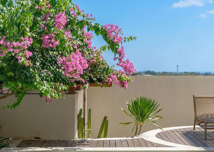 Kahaya - Scenic 2br With Pool & Ocean View أُلُواتو